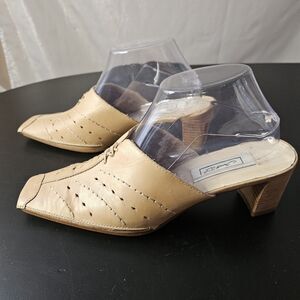 JANET D leather Tan Mules Sz 40 9.5 Clogs Square Toe Block Heel